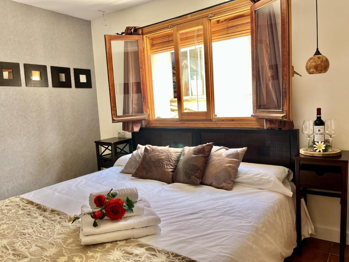 Hostal Nomadas By Gloove Villalba de la Sierra Bagian luar foto