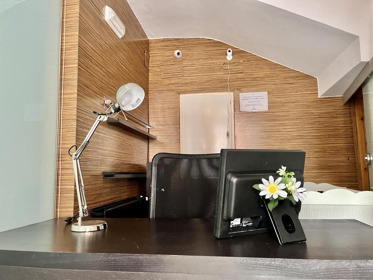 Hostal Nomadas By Gloove Villalba de la Sierra Bagian luar foto